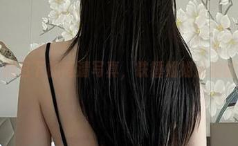 微密圈 – 烈日下的高清写真，铁锤姐姐泳池的清凉诱惑