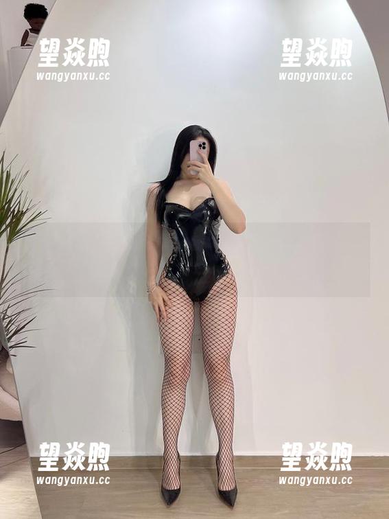 微密圈 - 铁锤姐姐的黑色渔网传奇，经典维密天使套图别错过！
