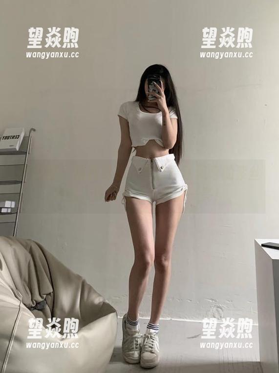 陈佩奇 微密圈 - 福利时刻:来看看陈佩奇的紫丝美腿,真的是让人眼前一亮!