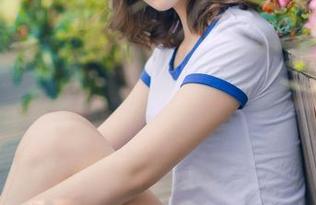 青豆客 – 施忆佳Kitty酱的女仆写真，高清得让人心跳加速，像夏日午后的阳光。