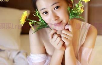 青豆客 – 萌琪琪Lrene私拍：裸足原图，绝对是美丽的‘踩’击！