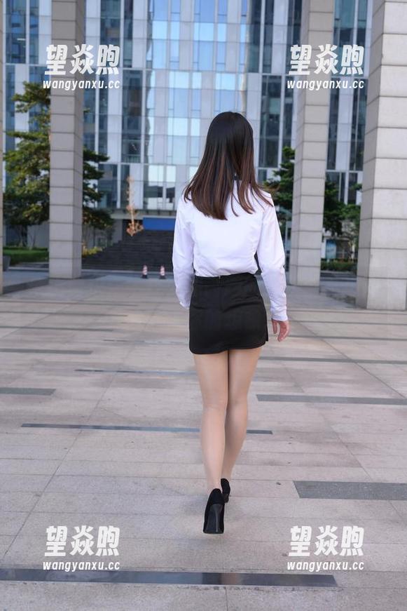 魔镜街拍：牛仔裤和高跟的狂欢，私拍图片放飞你的想象。