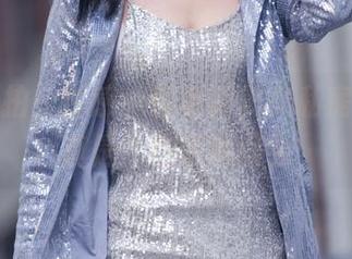 魔镜街拍：性感小百褶裙美女私房写真，真是个性感的误会